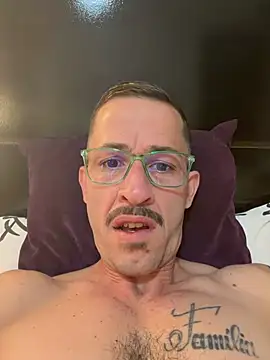 Snapshot of Lucasjandre chatting on June 24, 8:19 pm Lucasjandre online show from June 24, 8:19 pm