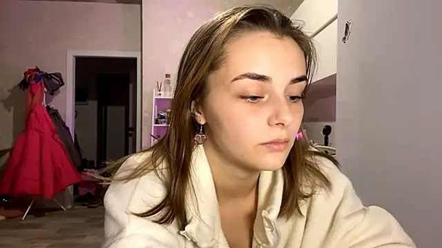 GeralynChiszar online show from December 4, 1:04 am