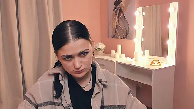 Snapshot of ShanelLevoy chatting on November 14, 8:13 am ShanelLevoy online show from November 14, 8:13 am