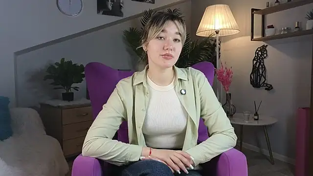 Snapshot of SharonEllis chatting on November 11, 6:35 am SharonEllis online show from November 11, 6:35 am