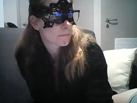 Snapshot of MelleEloa chatting on February 8, 8:45 pm MelleEloa online show from February 8, 8:45 pm