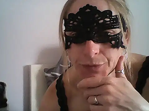 Snapshot of MelleEloa chatting on June 11, 1:20 pm MelleEloa online show from June 11, 1:20 pm