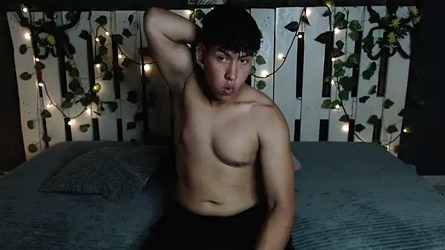 Snapshot of Matias_Sky chatting on November 12, 1:17 am Matias Sky online show from November 12, 1:17 am