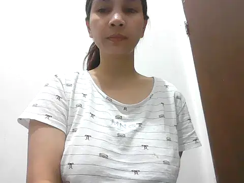 Snapshot of hotsexytits4U chatting on November 18, 7:46 am hotsexytits4U online show from November 18, 7:46 am