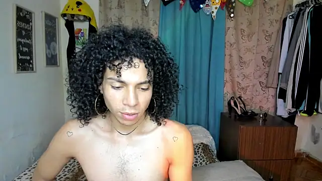 Snapshot of Angel_White25 chatting on July 22, 2:47 am Angel White25 online show from July 22, 2:47 am