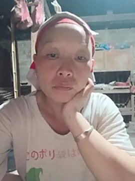 Snapshot of girl-hot2x chatting on July 11, 1:14 pm girl-hot2x online show from July 11, 1:14 pm