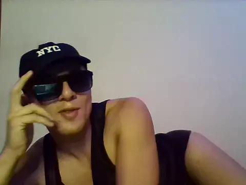 Snapshot of AxelMoonlight chatting on November 11, 4:23 am AxelMoonlight online show from November 11, 4:23 am