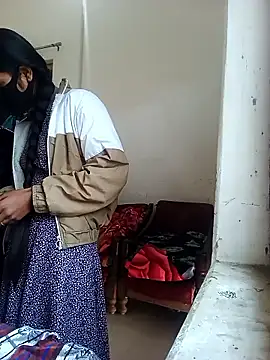 Snapshot of Riya_917 chatting on February 7, 6:17 am Riya 917 online show from February 7, 6:17 am