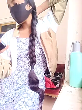 Snapshot of Riya_917 chatting on February 9, 7:01 am Riya 917 online show from February 9, 7:01 am