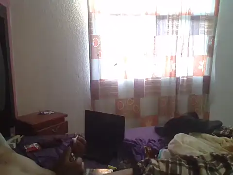 Snapshot of pareja4018 chatting on November 15, 1:29 pm pareja4018 online show from November 15, 1:29 pm