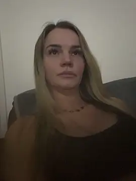 Cutebrowneyes  online show from March 31, 9:15 pm