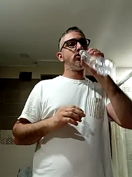 Snapshot of mipiacitanto93 chatting on November 13, 4:00 am mipiacitanto93 online show from November 13, 4:00 am