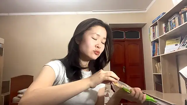 HuldaKye online show from January 15, 2:32 pm