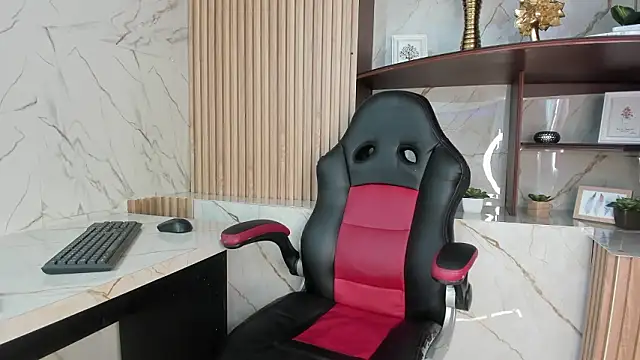 Lucy Vegas online show from March 14, 2:33 pm