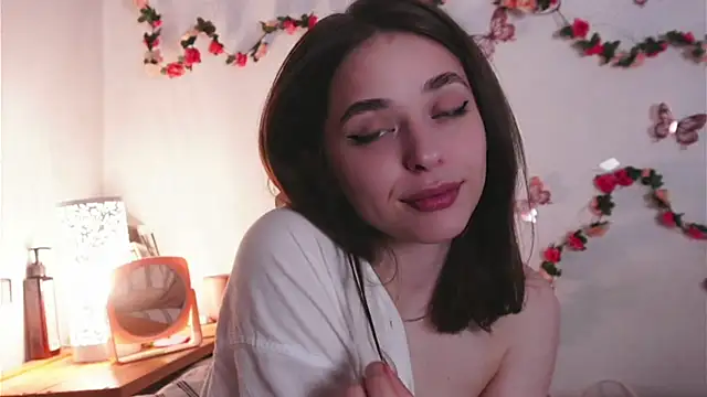 yoyogirlx online show from April 24, 1:46 pm