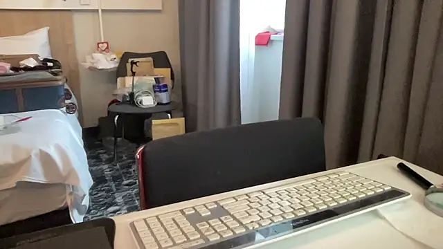 coach-karl online show from February 17, 12:45 pm