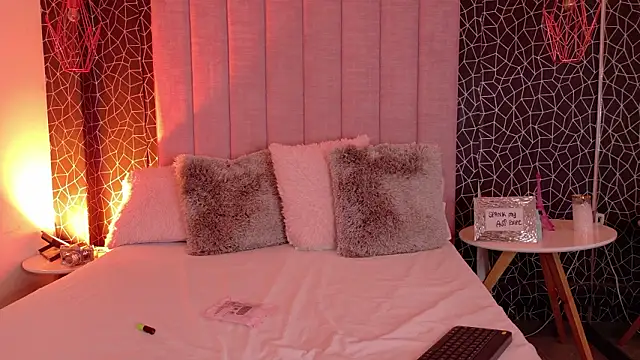 IrisDeLaVega  online show from March 24, 2:44 pm