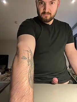 Snapshot of alexrofa chatting on November 19, 12:54 am alexrofa online show from November 19, 12:54 am