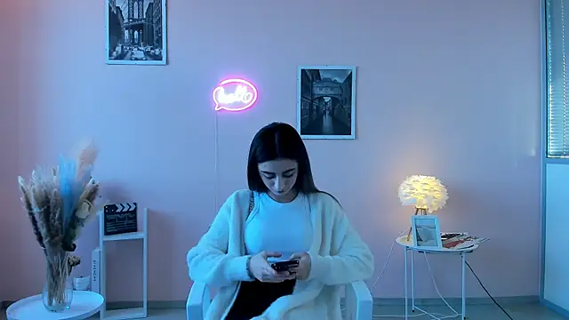 Snapshot of TovaNicometo chatting on November 16, 8:20 am TovaNicometo online show from November 16, 8:20 am