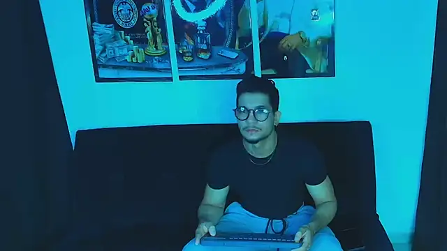 Nolan joness online show from November 20, 1:22 pm