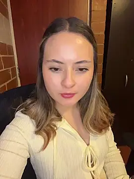 Snapshot of Liilaaaa_23 chatting on November 11, 10:21 pm Liilaaaa 23 online show from November 11, 10:21 pm