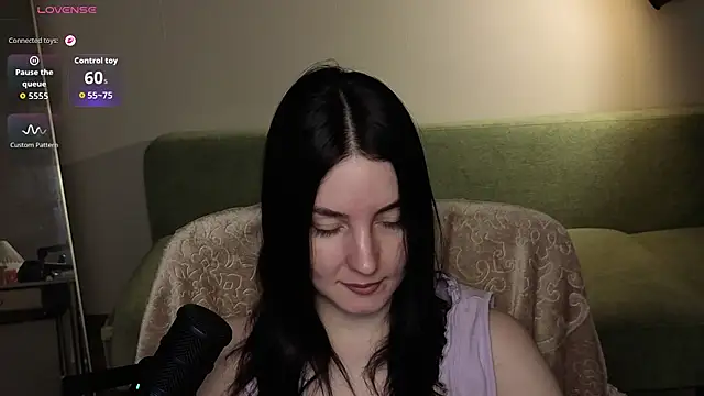 Snapshot of v_crizis324 chatting on August 5, 6:22 pm v crizis324 online show from August 5, 6:22 pm