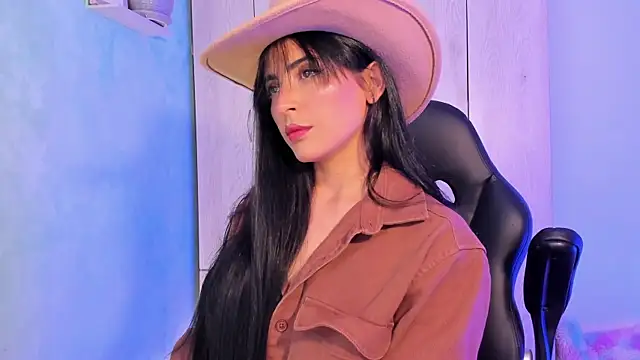 Snapshot of Cristal_Cerati_ chatting on February 10, 8:13 pm Cristal Cerati online show from February 10, 8:13 pm