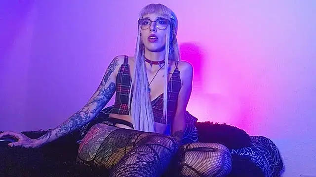 Snapshot of anhell_111 chatting on November 18, 5:34 am anhell 111 online show from November 18, 5:34 am