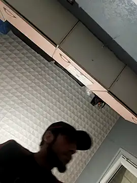 Snapshot of hotguy71000 chatting on December 5, 5:09 pm hotguy71000 online show from December 5, 5:09 pm