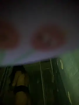 Snapshot of LanAnh-2k chatting on November 17, 11:43 pm LanAnh-2k online show from November 17, 11:43 pm