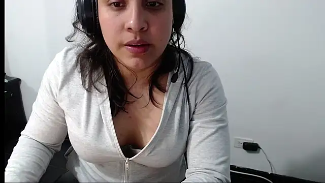 Snapshot of Little-rouse chatting on February 12, 3:45 am Little-rouse online show from February 12, 3:45 am