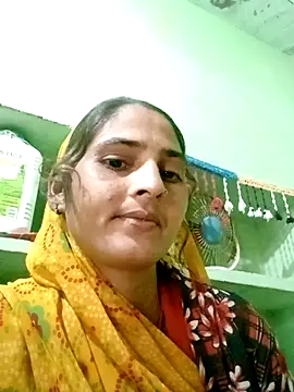 Snapshot of Nelug chatting on November 15, 4:43 am Nelug online show from November 15, 4:43 am