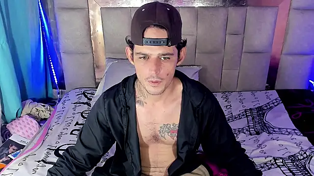 Snapshot of Sexybigjefffx chatting on November 12, 10:41 pm Sexybigjefffx online show from November 12, 10:41 pm