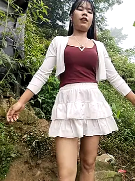 Snapshot of gugu0022 chatting on May 6, 11:32 pm gugu0022 online show from May 6, 11:32 pm
