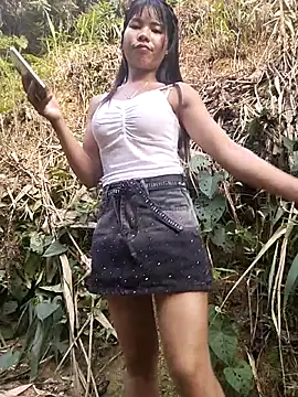 Snapshot of gugu0022 chatting on May 17, 10:44 am gugu0022 online show from May 17, 10:44 am