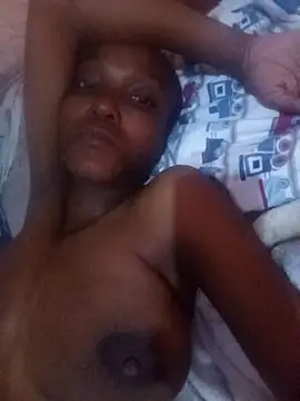 Snapshot of Beverlygurlx6 chatting on February 12, 10:49 pm Beverlygurlx6 online show from February 12, 10:49 pm