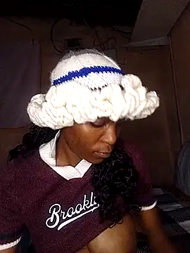 Snapshot of Beverlygurlx6 chatting on May 4, 4:47 pm Beverlygurlx6 online show from May 4, 4:47 pm