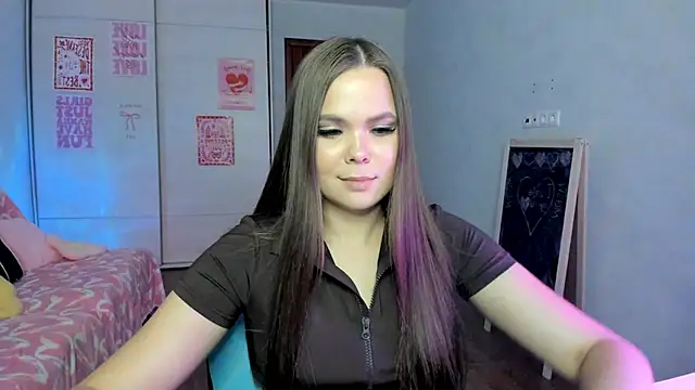 Snapshot of Kira_love_81 chatting on May 21, 7:43 pm Kira love 81 online show from May 21, 7:43 pm