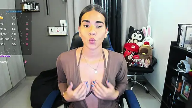 Snapshot of Charlott__V chatting on June 26, 7:51 pm Charlott V online show from June 26, 7:51 pm