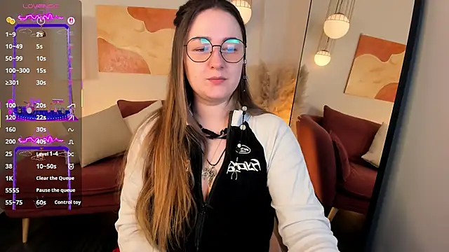 Snapshot of EmmaBloomm chatting on December 14, 9:08 pm EmmaBloomm online show from December 14, 9:08 pm