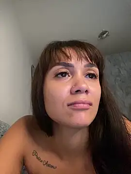 Snapshot of carolsapequinha chatting on April 20, 2:42 pm carolsapequinha online show from April 20, 2:42 pm