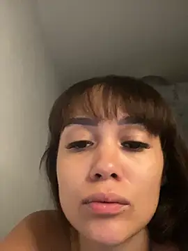 Snapshot of carolsapequinha chatting on April 21, 1:39 pm carolsapequinha online show from April 21, 1:39 pm