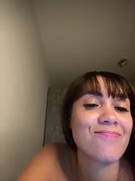 Snapshot of carolsapequinha chatting on April 22, 1:41 am carolsapequinha online show from April 22, 1:41 am