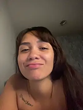 Snapshot of carolsapequinha chatting on May 2, 4:06 am carolsapequinha online show from May 2, 4:06 am