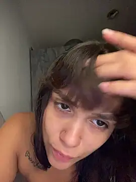 Snapshot of carolsapequinha chatting on May 9, 9:20 pm carolsapequinha online show from May 9, 9:20 pm