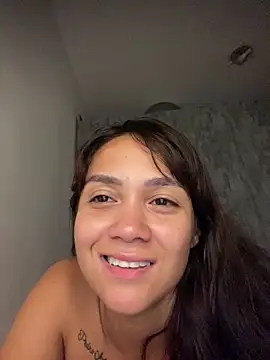 Snapshot of carolsapequinha chatting on May 16, 12:48 pm carolsapequinha online show from May 16, 12:48 pm