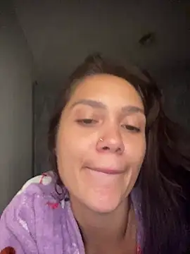 Snapshot of carolsapequinha chatting on May 22, 8:47 pm carolsapequinha online show from May 22, 8:47 pm