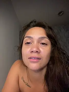 Snapshot of carolsapequinha chatting on May 26, 10:44 am carolsapequinha online show from May 26, 10:44 am