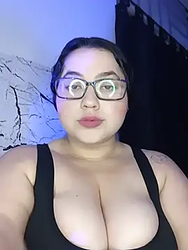 Snapshot of Sweety_chloe chatting on June 6, 11:09 pm Sweety chloe online show from June 6, 11:09 pm