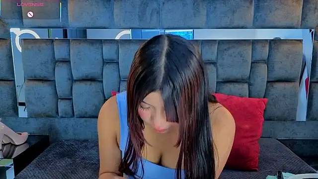 IssaJones  online show from February 17, 7:53 pm